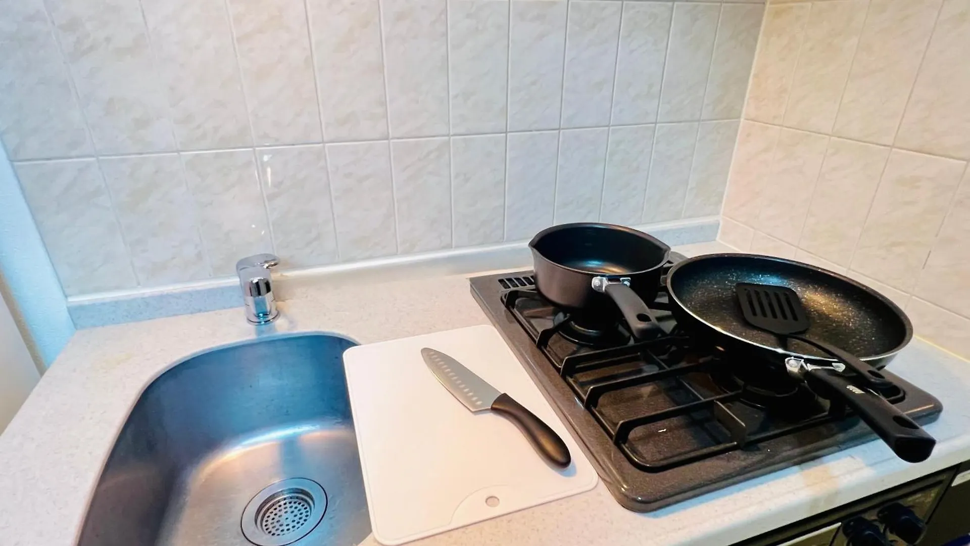 Shinjuku-Okubo Cozy Double, Free Wi-Fi Apartment Tokyo 0*,  Japan